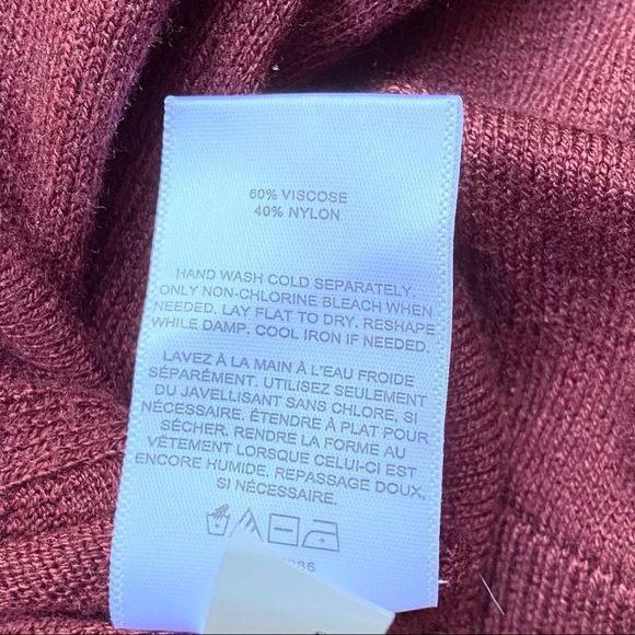 NWT EXPRESS Oversized Deep V-neck Soft Maroon & Red Sweater Size S - Picture 7 of 9